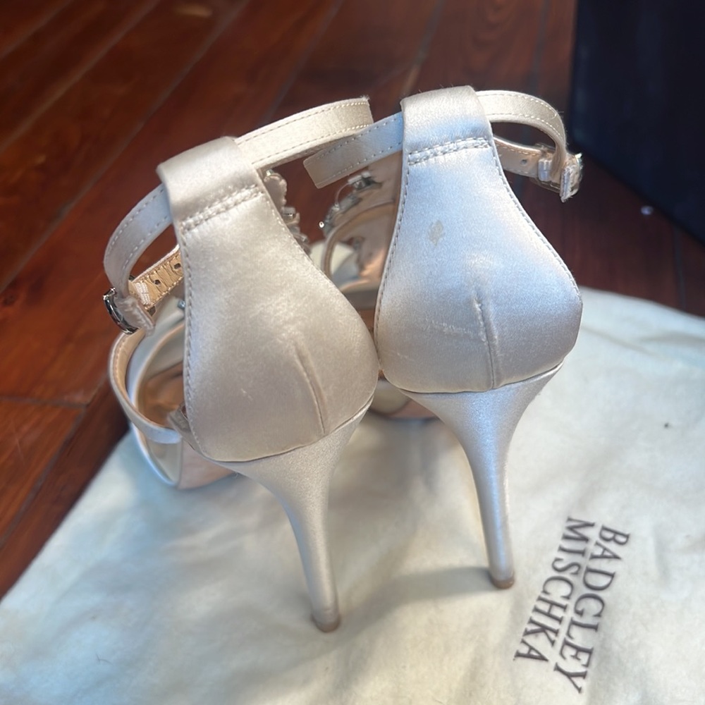 Badgley Mischka Basile heels - bridal, champagne color Sz 6 1/2 - Picture 4 of 8